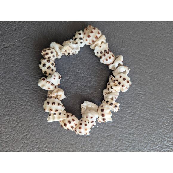 Hawaiian Chuncky Jingle Shell Bracelet - Picture 2 of 2